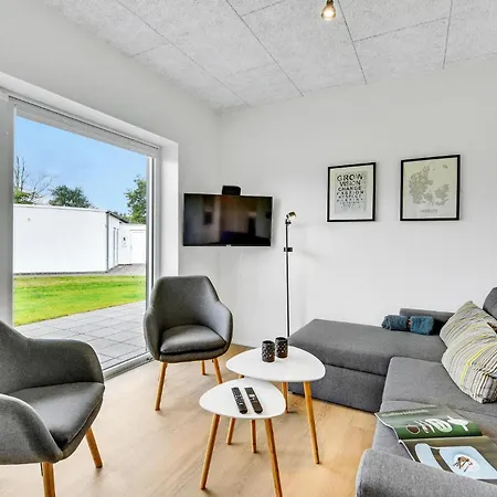 3 Bedroom Awesome In *